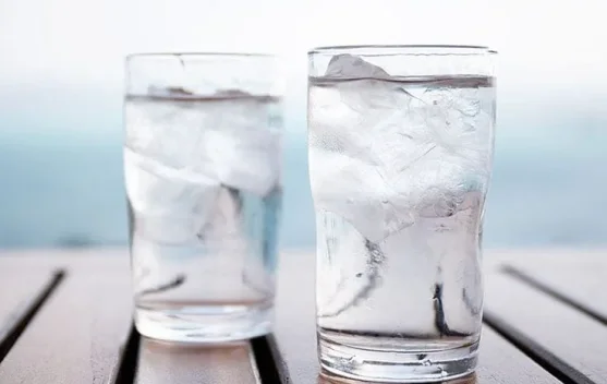 Mitos atau Fakta Minum Air Es Bisa Menyebabkan Gemuk