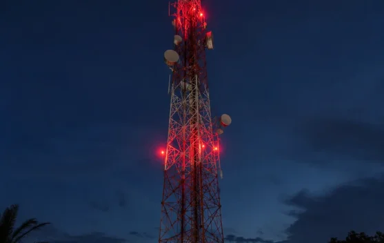 Alasan Puncak Menara Radio Menggunakan Lampu Merah