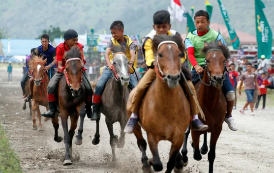 Semarak 17 Agustus di Berbagai Daerah Indonesia