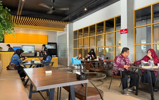 Cafe Menjadi Andalan saat Istirahat Siang Bekerja