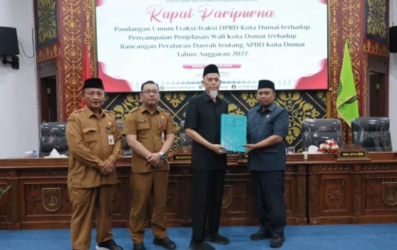 Wali Kota H. Paisal Hadiri Rapat Paripurna Pandangan Umum Fraksi DPRD Dumai