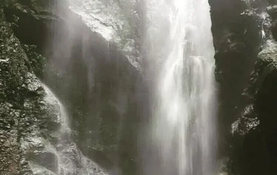Ombun Barangin, Air Terjun Tersembunyi di Perbukitan Singingi