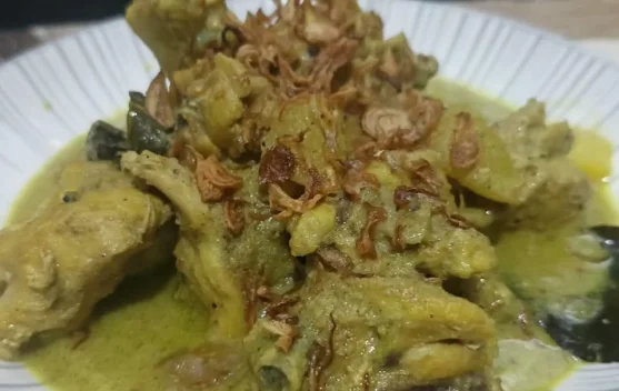 Resep Opor Ayam Gurih untuk Menu Harian Keluarga