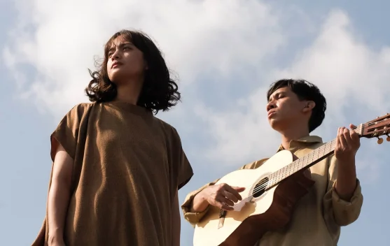 Banda Neira Rilis Video Musik "Ajariku Jadi Berani" dan Gelar Pameran