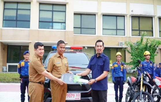 Bupati Kampar Serahkan Mobil Rescue untuk Damkar - RRI.co.id