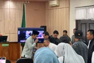 Bersaksi di Persidangan, UAS Ungkap Awal Kenal dan Dukung Abdul Wahid di Pilgub Riau
