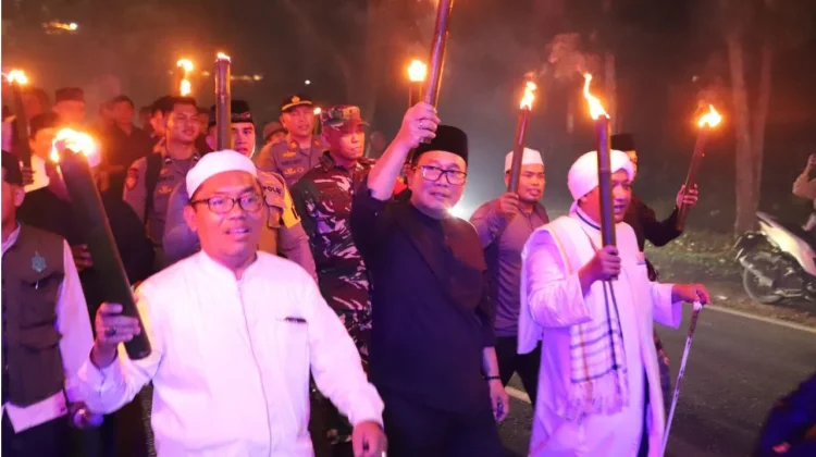 Sujiwo Pastikan Pawai Obor Rutin Digelar Tiap Ramadan