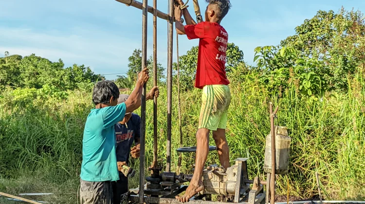 TMMD Kodim Sintang Bangun Sumur Bor Desa