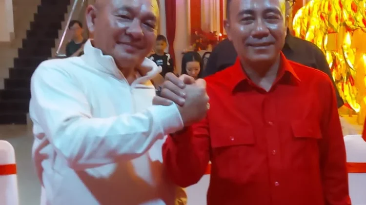 Dua Sahabat Lama Berjumpa dalam Malam menjelang Imlek