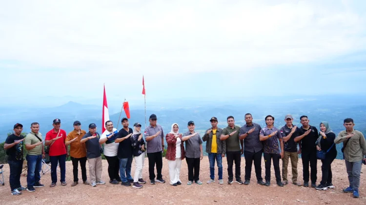 Gubernur Ingatkan Pemkab Mempawah Benahi Infrastruktur Bukit Sambora