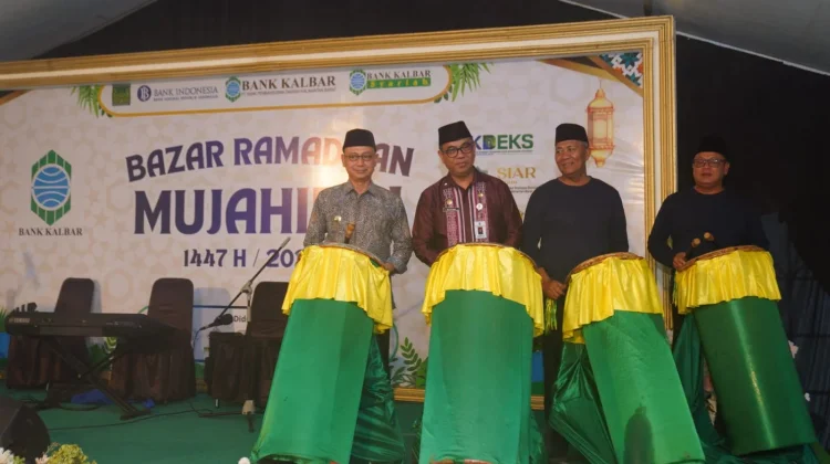 Warga Berbondong Serbu Pasar Juadah Masjid Raya Mujahidin