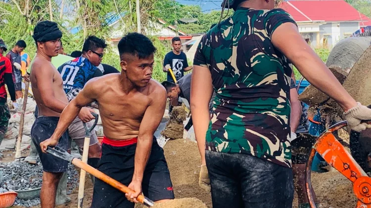 Semangat TMMD Sintang Mengalir di Bulan Puasa