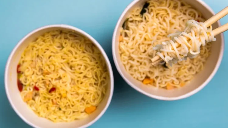 Dampak Terlalu Sering Konsumsi Mie Instant Cup