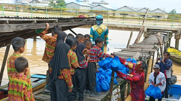 Distribusi MBG ke SD 25 Pontianak Timur Tempuh Jalur Sungai