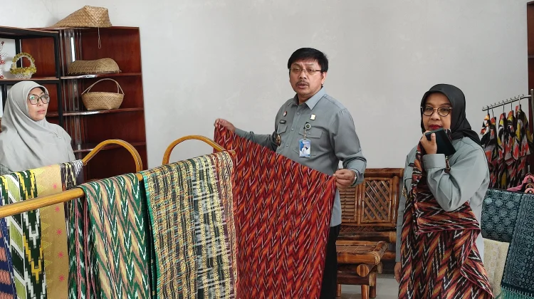 Kakanwil Kemenkum Kalbar Kunjungan ke Galeri Dekranasda Kabupaten Mempawah