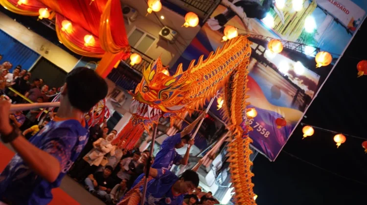 Menanti Naga Bersinar, Ikon Cap Go Meh Pontianak