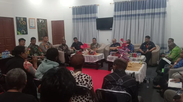 Satgas Yon Parako 466 Kawal Audiensi Bupati Terkait Lahan Bandara