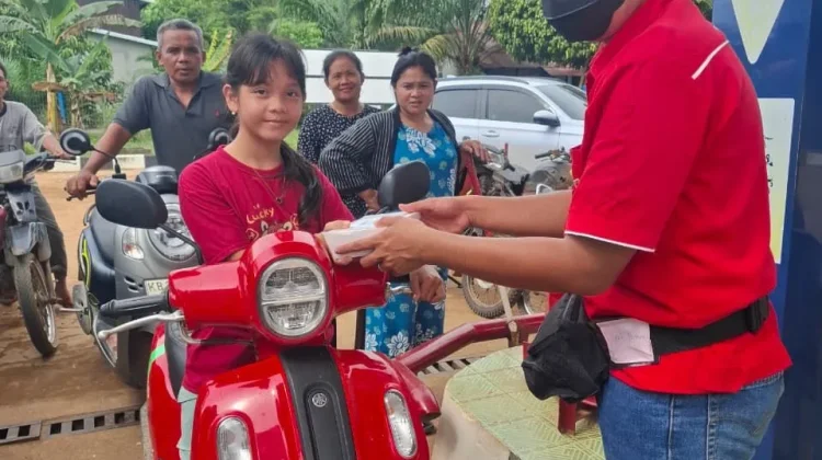 Pertamina Berbagi Takjil di SPBU Kabupaten Ketapang dan Kayong Utara
