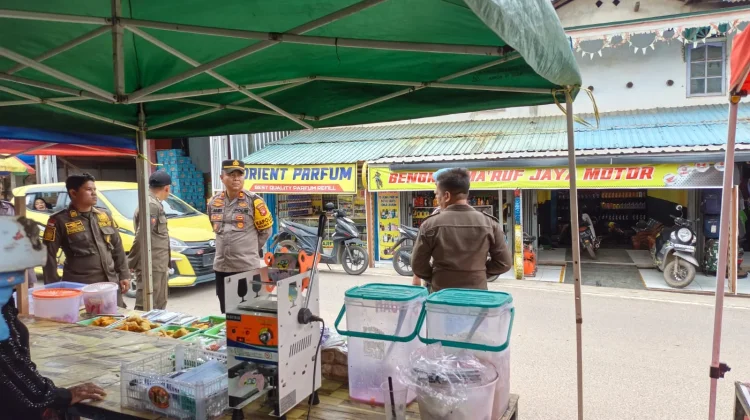 Kapolsek Manis Mata Pimpin Pengamanan Pasar Juadah