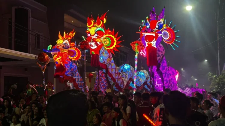 Meriah Atraksi Naga di Pontianak Peringati Cap Go Meh
