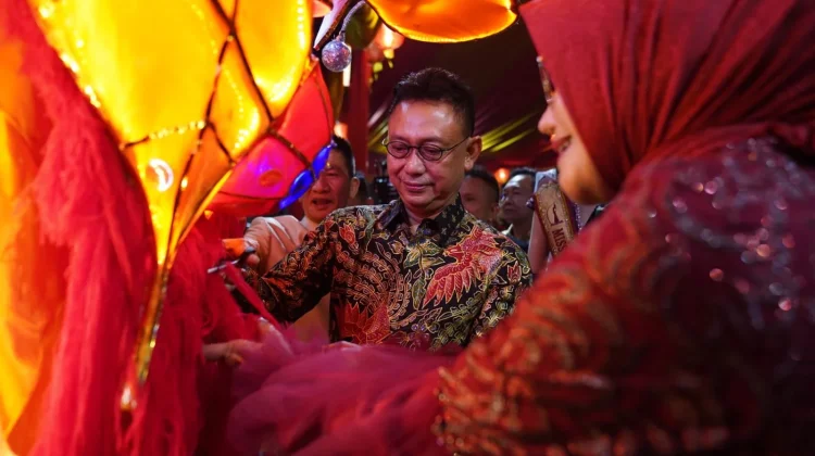 Replika Naga Bersinar Rajut Harmoni Antar Etnis