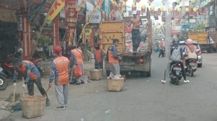 100 Petugas Kebersihan Diterjunkan usai Cap Go Meh Singkawang