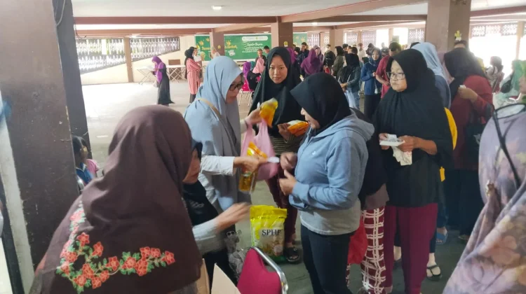 ICMI MABM Alisa Khadijah Kalbar Gelar Sembako Murah Ramadan