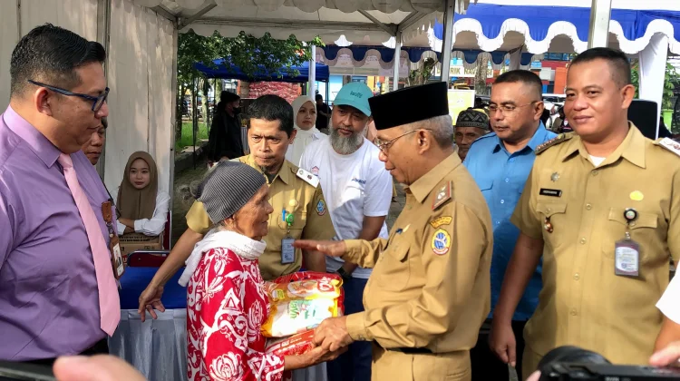 Sembako Murah pada Operasi Pasar untuk Warga Kurang Mampu jelang Idulfitri