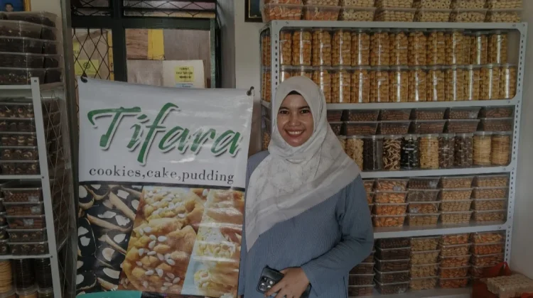 Dari Resep Ibu ke Usaha Kue Kering, Perjalanan Titin Sumarni Membangun Tifaraku