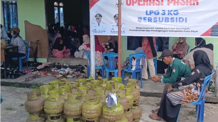 Safari Ramadan di Terentang, Pemkab Kubu Raya Salurkan Bantuan Masjid dan Sembako