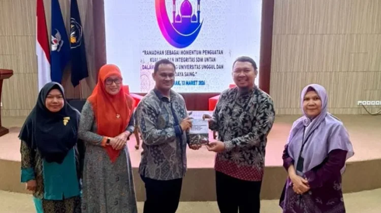 FK Untan Serahkan Buku “Manajemen Kesehatan Terpadu dalam Penanggulangan Bencana