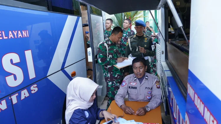 Pomdam XII/Tpr dan Polda Kalbar Gelar SIM Keliling di Makodam