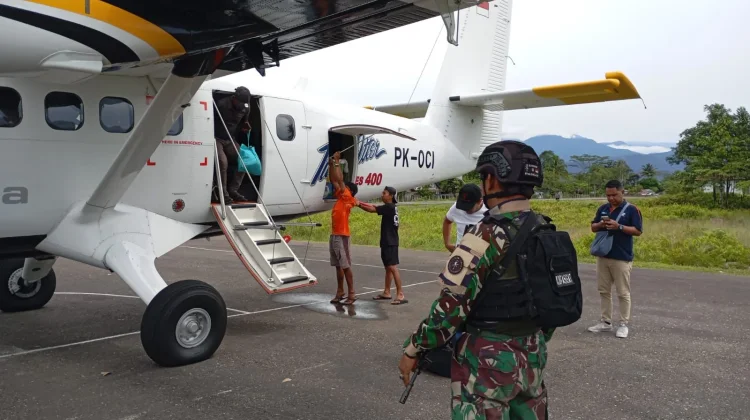 Satgas Yon Parako 466 Amankan Pasokan Kebutuhan Pokok di Kenyam