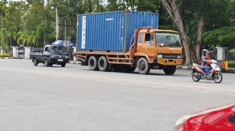 Operasional Kendaraan Angkutan Barang Dibatasi Jelang Lebaran