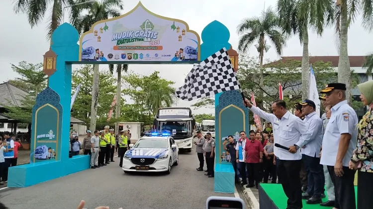 Wagub Kalbar Lepas Ribuan Peserta Mudik Gratis
