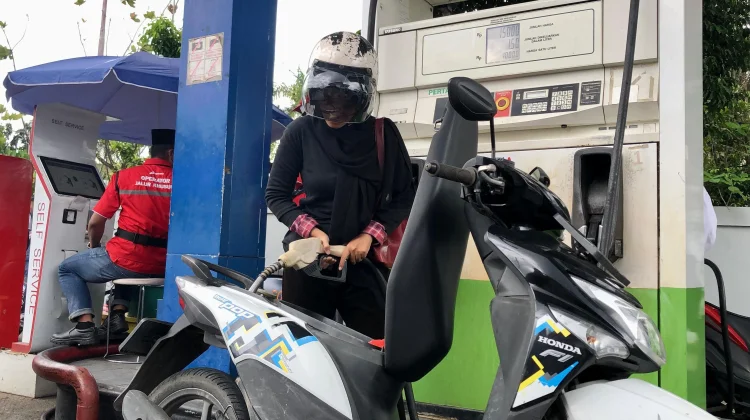 Warga Tak Boleh Panik, Suplai BBM ke Sambas Ditambah
