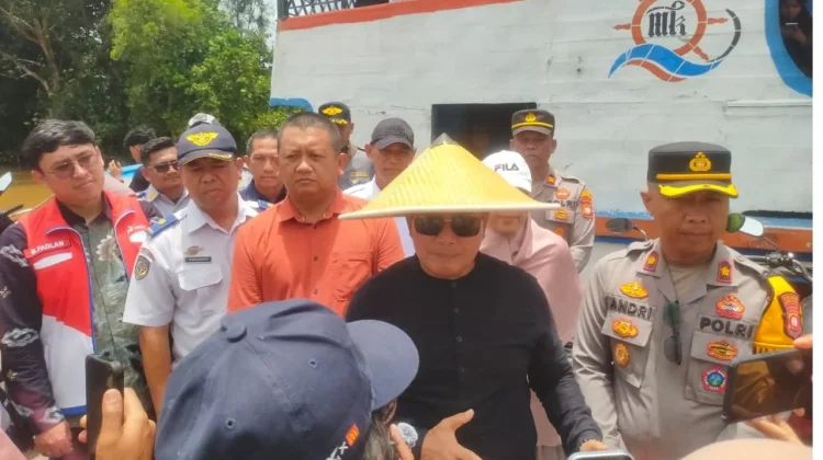 Tinjau Arus Mudik di Rasau Jaya, Bupati Pastikan Harga Tiket Tetap Terkendali