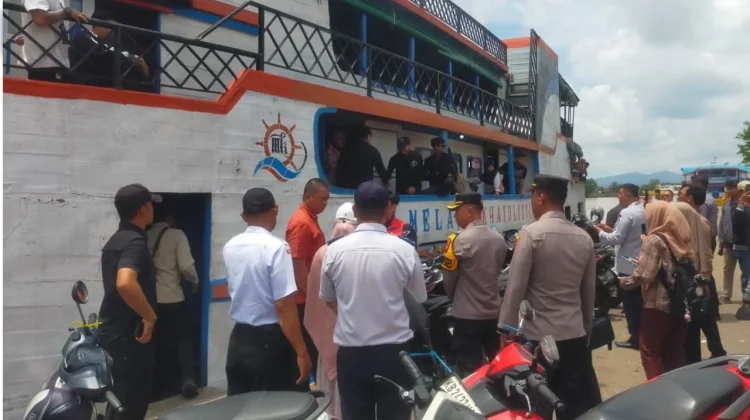Tinjau Arus Mudik di Rasau Jaya, Bupati Pastikan Harga Tiket Tetap Terkendali