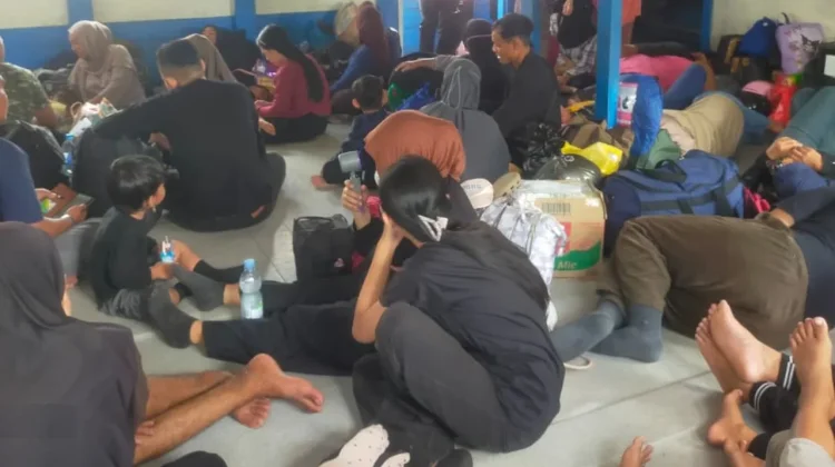 Tinjau Arus Mudik di Rasau Jaya, Bupati Pastikan Harga Tiket Tetap Terkendali