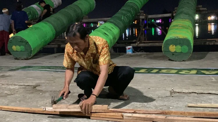 Meriam Karbit Jadi Ajang Gotong Royong Warga Pontianak Sambut Malam Takbiran
