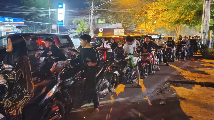Antrean BBM di SPBU Kota Baru Pontianak Lebih dari 1 Kilometer