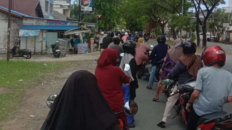 Antrean BBM Mengular, Ketua DPRD Pontianak Desak Pertamina Bertanggung Jawab