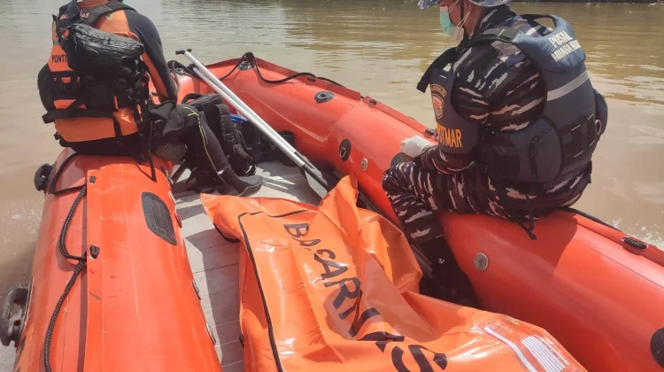 Tim SAR Temukan Penumpang KM Sulawesi yang Jatuh di Sungai Kapuas
