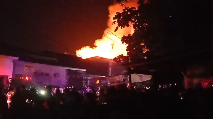 Kesaksian Korban Kebakaran yang Hanguskan Enam Rumah di Parwasal