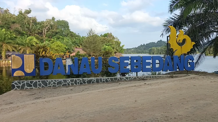 Libur Lebaran di Sambas, Danau Sebedang Ramai Dikunjungi