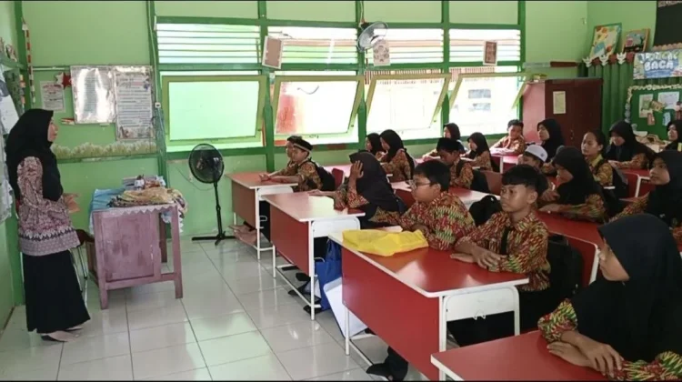 Pemerintah Batalkan Sekolah Daring, Belajar Tatap Muka Dinilai Paling Efektif