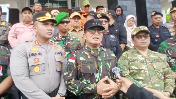 Antisipasi Karhutla, Bupati Sujiwo Pastikan Kesiapan SDM dan Peralatan