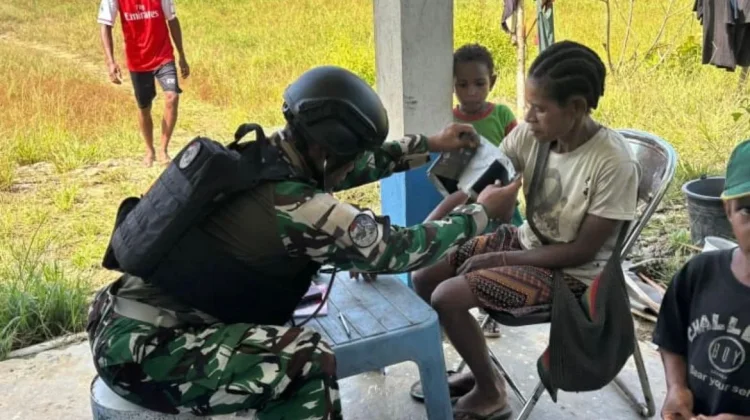 Satgas Yon Parako 466 Dirikan Poskes Gratis Bantu Warga