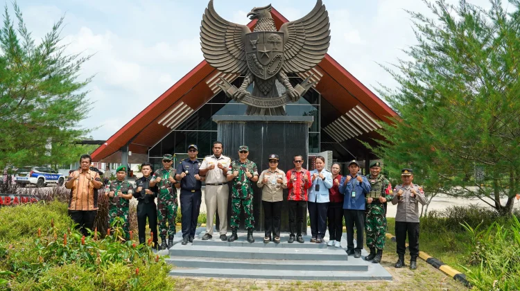 Pangdam Tinjau Langsung Wajah Perbatasan di Jagoi Babang