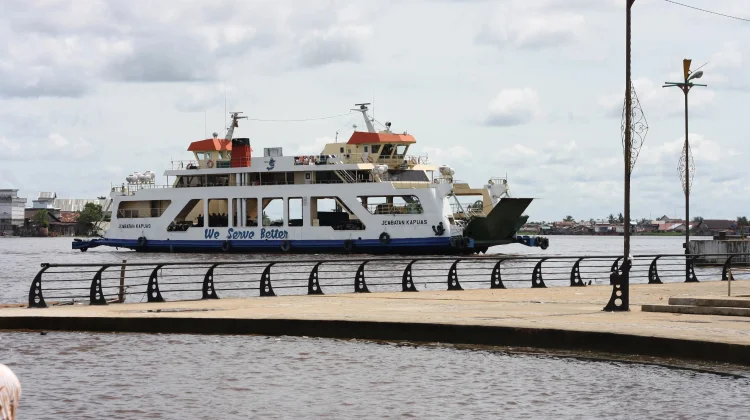 Kapal Ferry Bardan-Siantan Berhenti Beroperasi Sementara